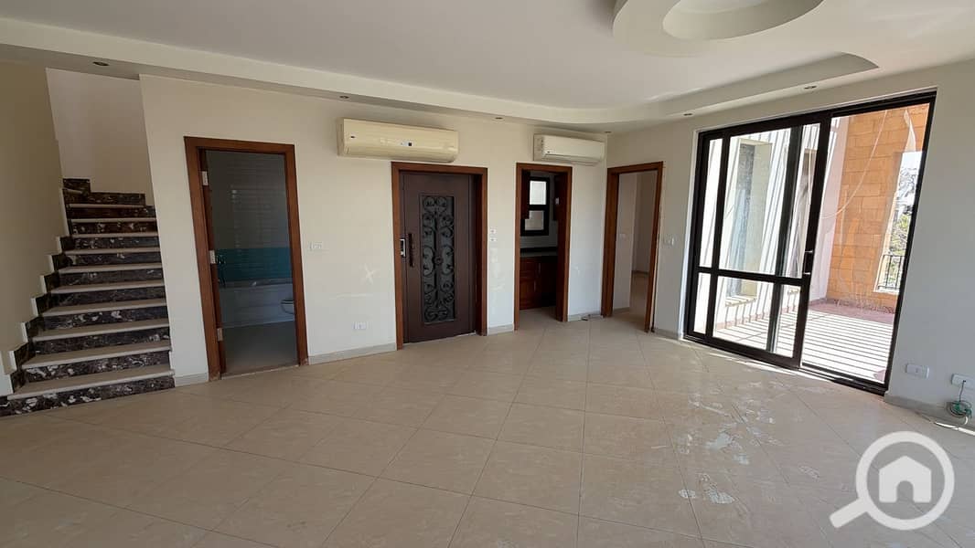 “For sale: corner villa featuring 4 bedrooms and an internal elevator in Westown Sodic, Sheikh Zayed. ” - Widok 3