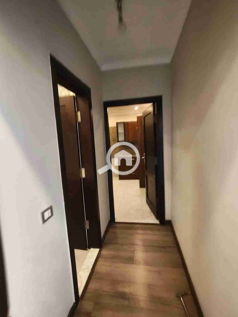 Apartment 134 meters in a compound } Address in Sheikh Zayed for rent with kitchen, air conditioning, chandeliers, curtains, dressing room, and some furniture at a very attractive price - Widok 6