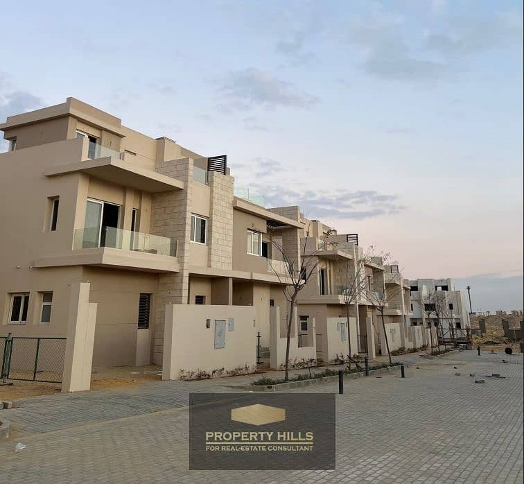 Townhouse to be delivered within months with Hydepark next to Palm Hills and the Hunting Club and New Giza Club. - Widok 2