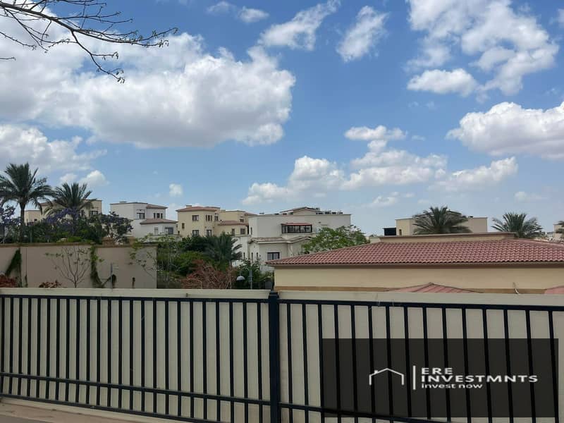 Twin house villa for sale at the lowest price and very prime location in Up Town Cairo Compound Emaar - Więcej