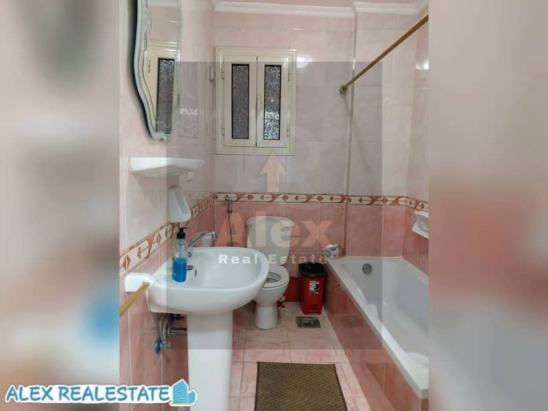 Office for rent in Laurie on the sea, directly with a distinctive advertising front – pohled 4