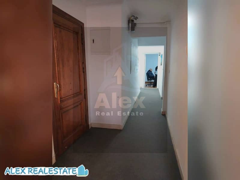 Office for rent in Laurie on the sea, directly with a distinctive advertising front – pohled 5
