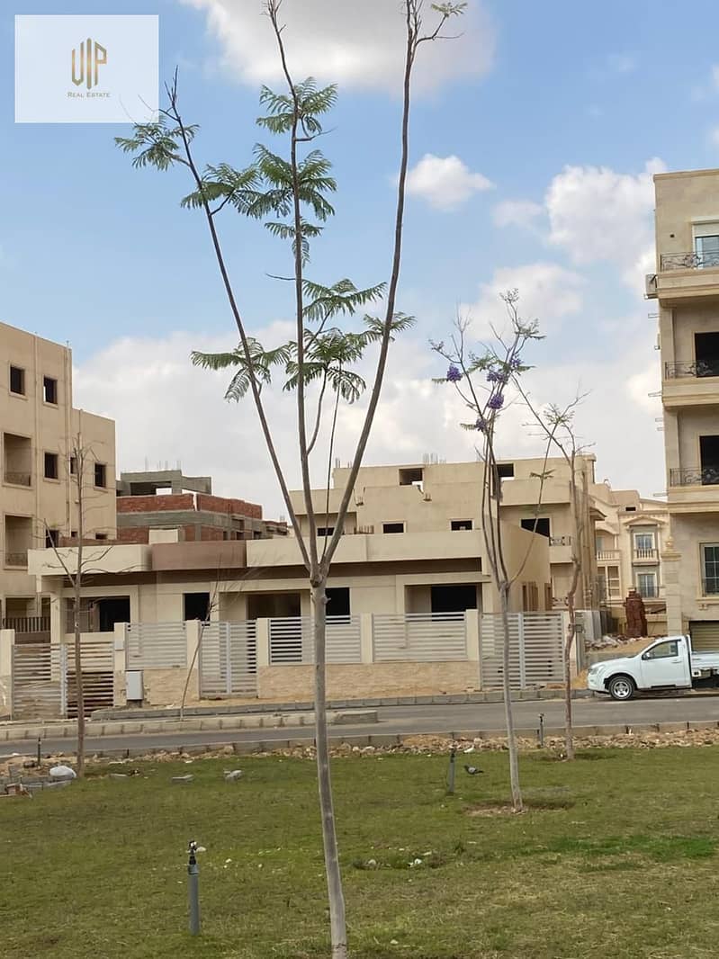 Villa for sale in Al-Qarnfal 7, large garden view, prime location close to Al-Rehab, the Eastern Market, North Teseen, and Platinum Club. - Widok 2