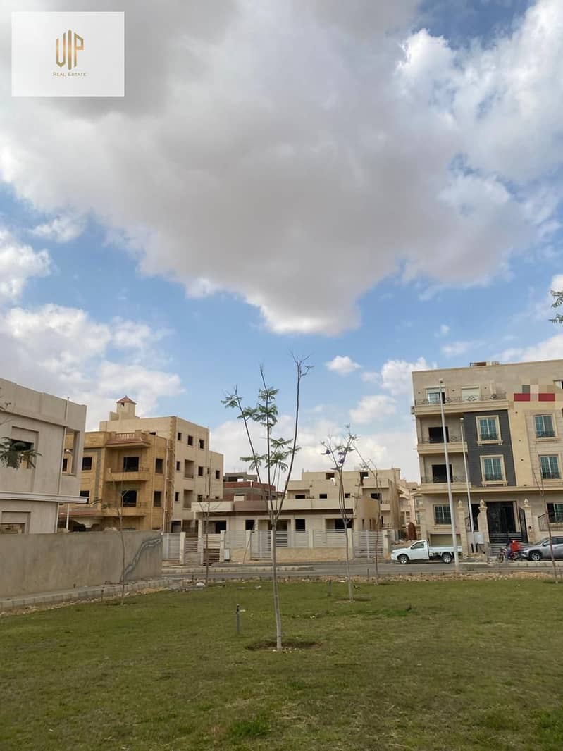 Villa for sale in Al-Qarnfal 7, large garden view, prime location close to Al-Rehab, the Eastern Market, North Teseen, and Platinum Club. - Widok 3