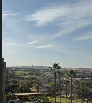 For sale in Carnell – New Giza, a 196 sq m apartment, fully finished with kitchen and air conditioning, offering a direct view of the golf courses and - Widok 2