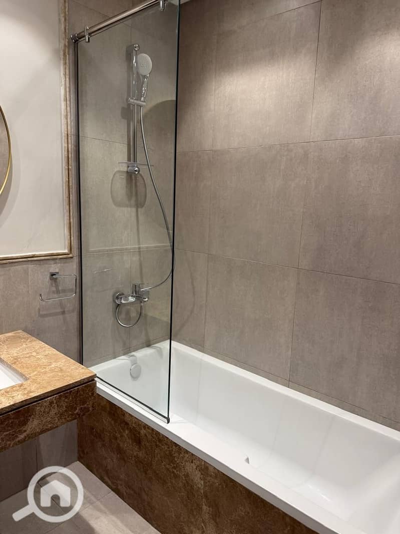 Apartment for sale in October, Aion Towers, Mall of Arabia, two bedrooms with a landscape view over the courtyard, very high-end finishing. - Ansicht 6