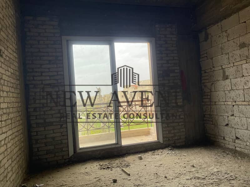 very prime location overlooking landscape - wide open view - Bahary - ready to move - down payment with installments over 7 years - twin house - Widok 6