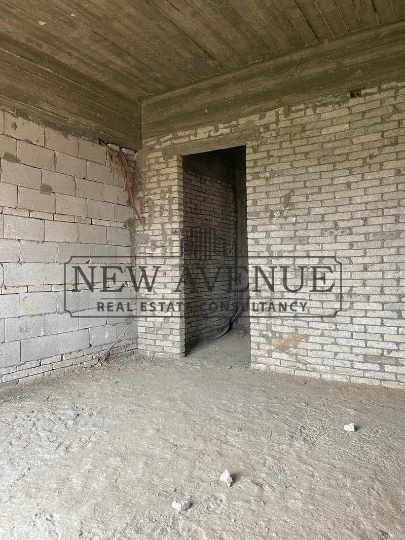 very prime location overlooking landscape - wide open view - Bahary - ready to move - down payment with installments over 7 years - twin house - Więcej