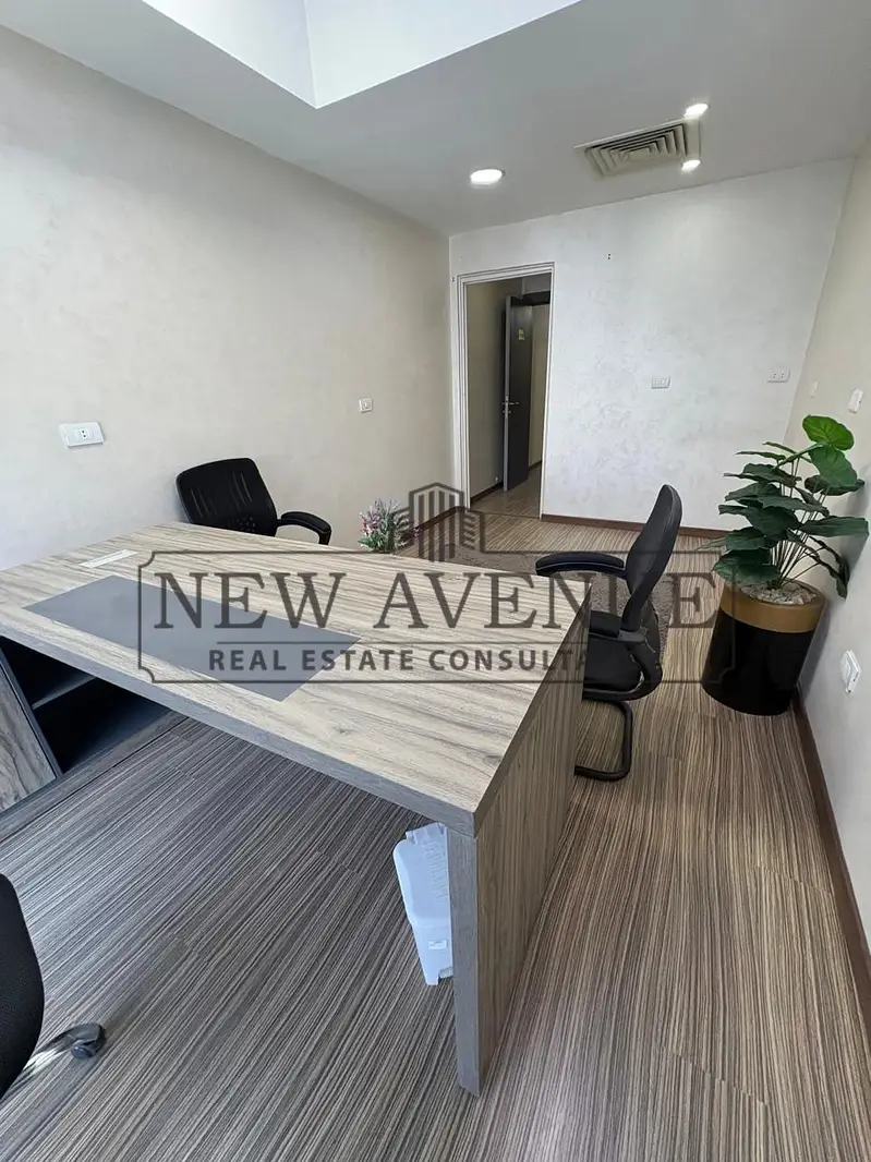 Fully finished & Furnished clinic for rent in Elegantry Mall New Cairo 63 SQM Ready to deliver – pohled 3