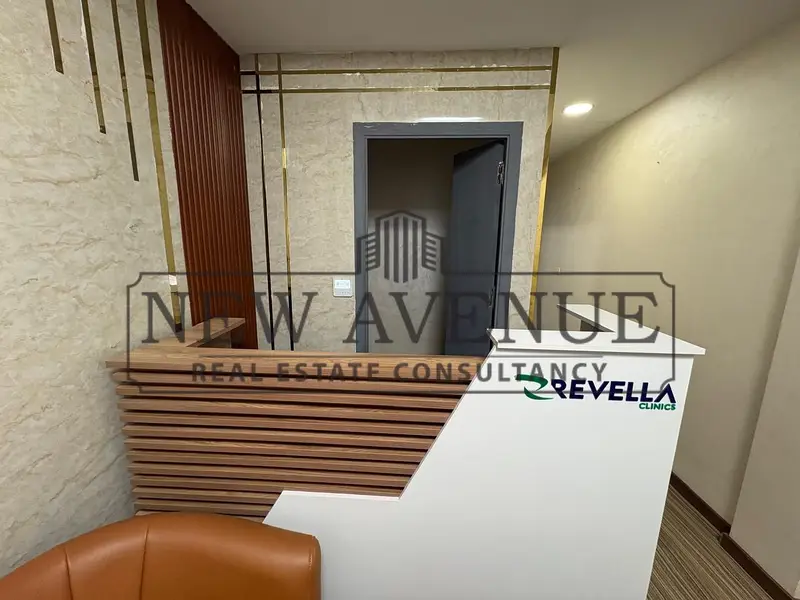 Fully finished & Furnished clinic for rent in Elegantry Mall New Cairo 63 SQM Ready to deliver – pohled 4