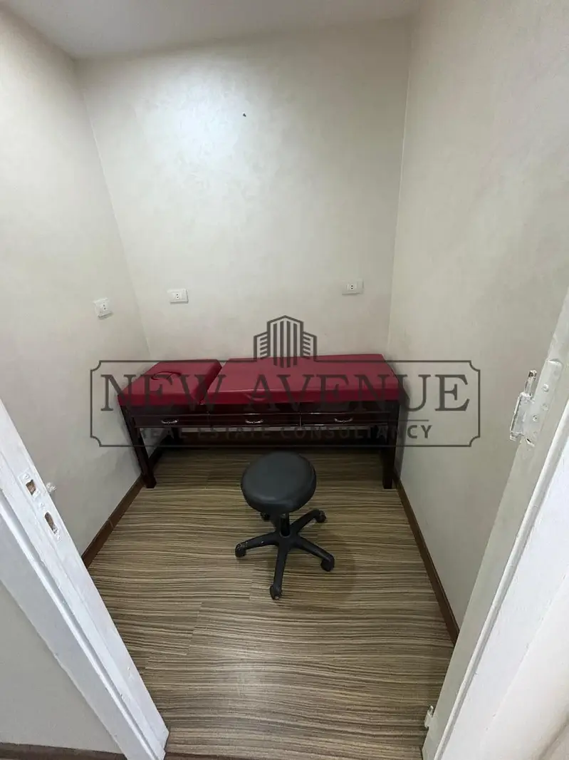Fully finished & Furnished clinic for rent in Elegantry Mall New Cairo 63 SQM Ready to deliver – pohled 5