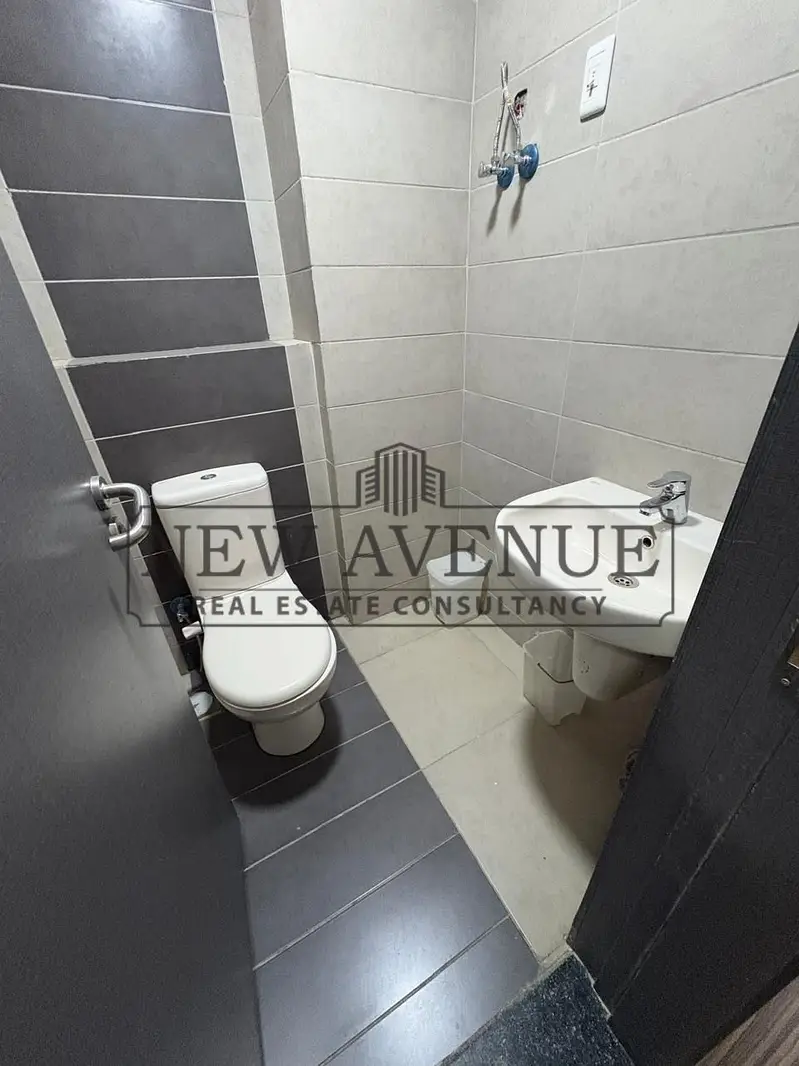 Fully finished & Furnished clinic for rent in Elegantry Mall New Cairo 63 SQM Ready to deliver – pohled 6