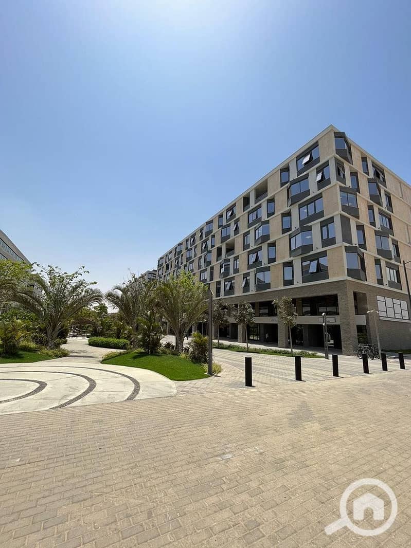 Ground floor office 92m for sale in The Portal Mall Beverly Hills Sheikh Zayed - Mehr