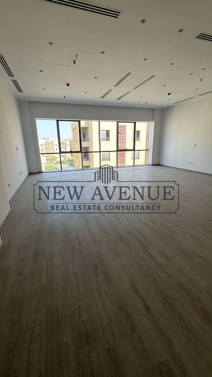 Office fully finished ready to move for sale 99.44 sqm at The Ledge Mall New Cairo - Mehr