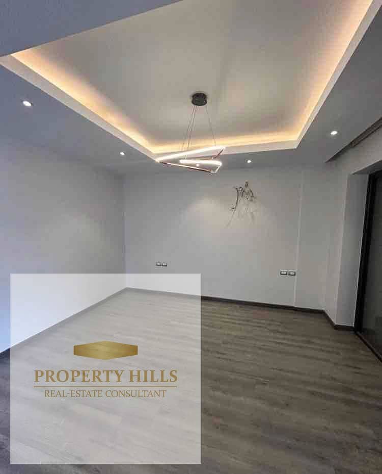 Last duplex corner at the old price cash (11,174,000) ready for inspection. A prime location with a spacious area and a landscape view on the Ismailia Road directly in front of Madinaty El Shorouk. - Mehr