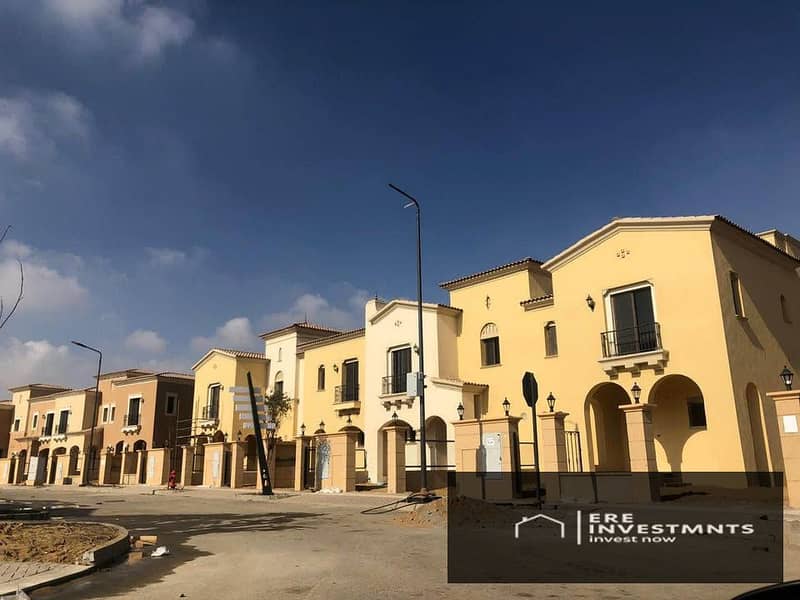 Twin house villa ready to move for sale at the lowest price and very prime location in City Gate Compound New Cairo - Więcej
