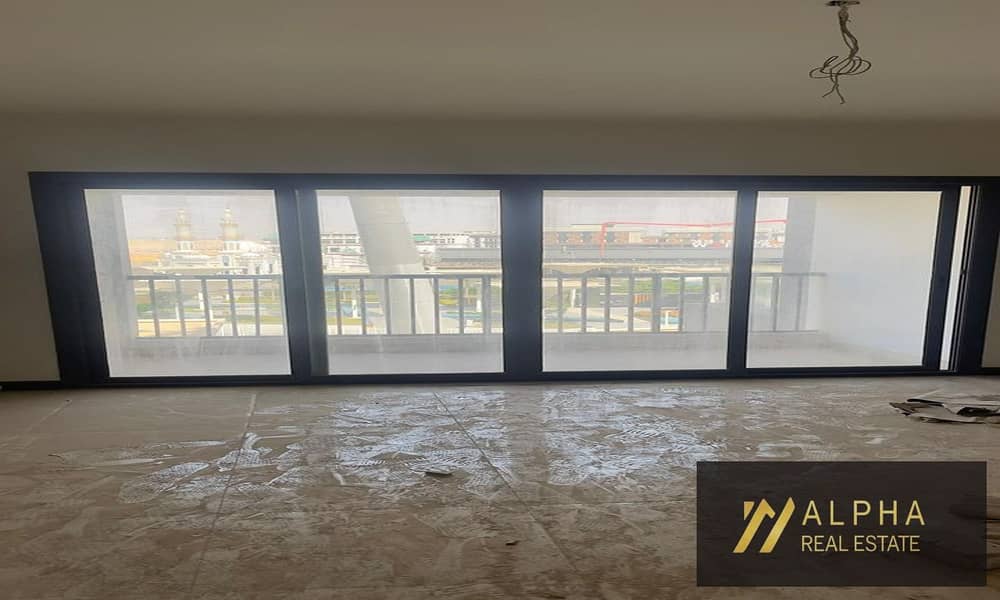 Duplex for sale in Porto New Cairo 143 sqm 2 bedrooms 3 bathrooms kitchen units central AC luxury finishing near AUC Porto Mall and Americana Plaza – pohled 3