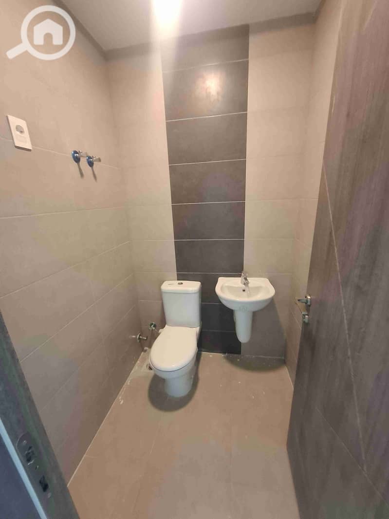 Office apartment for rent for companies, first occupancy, area of 220 square meters in the Northern Lotus in New Cairo. – další