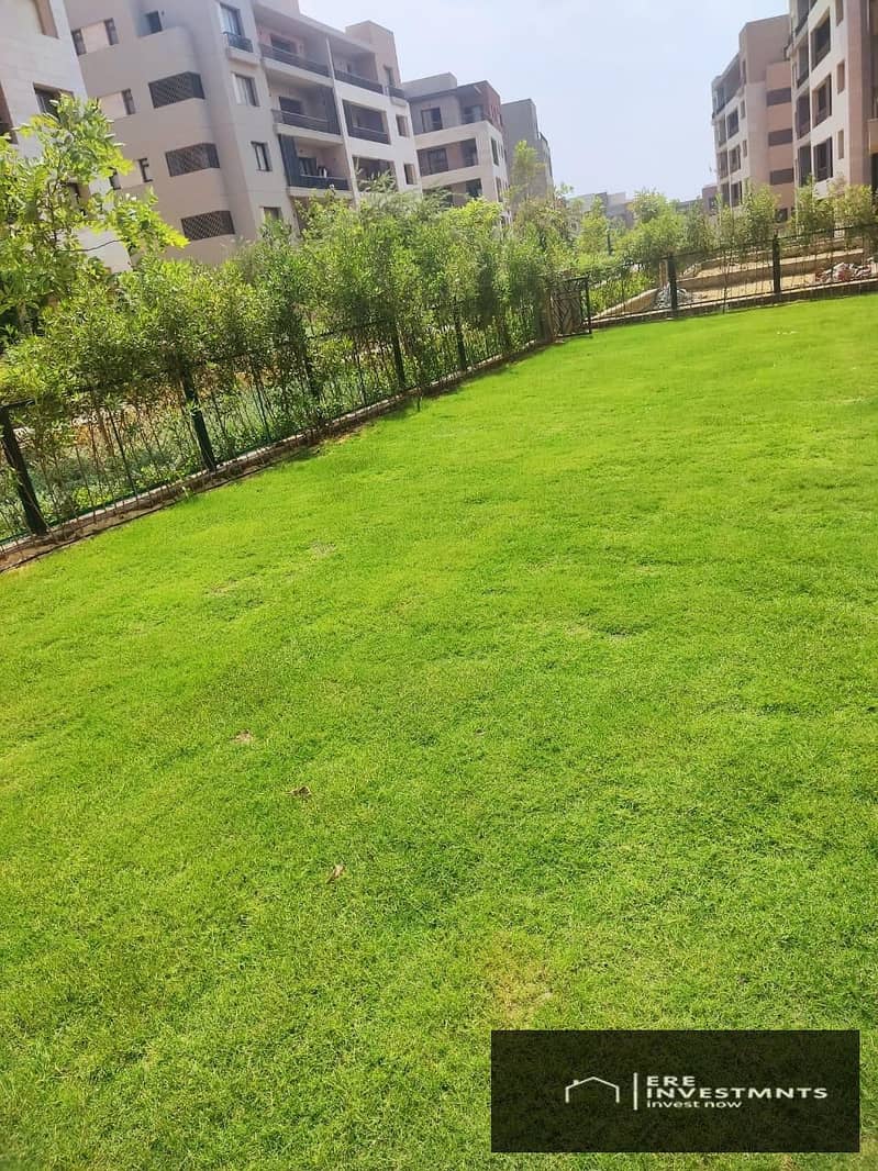 Special Apartment with Garden Fully finished and Ready to move for sale in District 5 Compound New Cairo - Widok 2