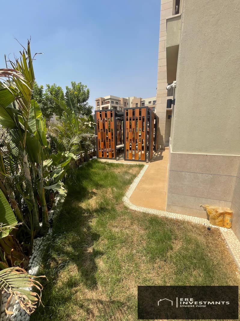 Special Apartment with Garden Fully finished and Ready to move for sale in District 5 Compound New Cairo - Widok 4