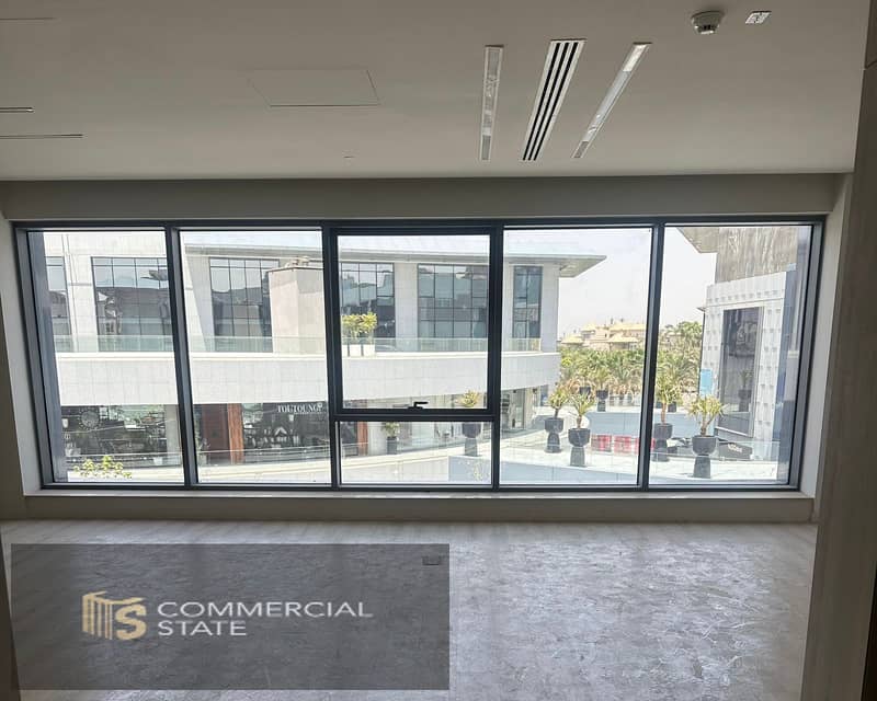 Finished Office at Uvenues 94m for Sale -New Cairo - Widok 3