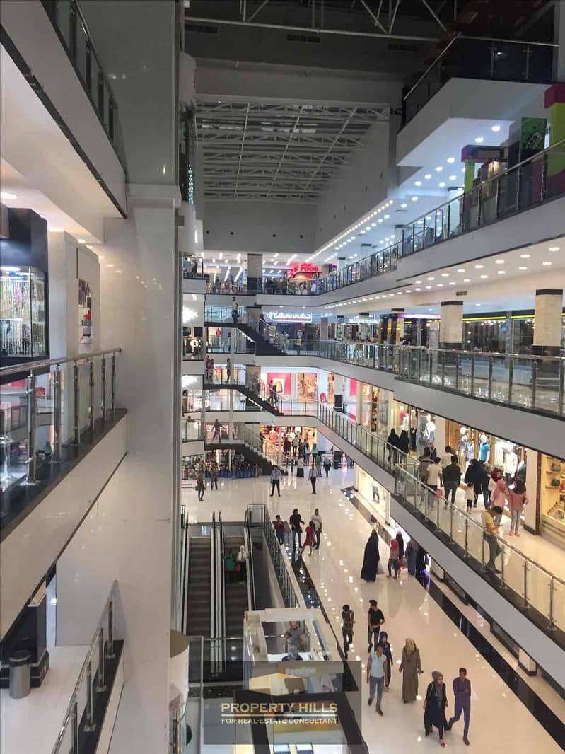 A store in Plaza Vida – next to Wadi Degla Club and Al Hosary - Więcej
