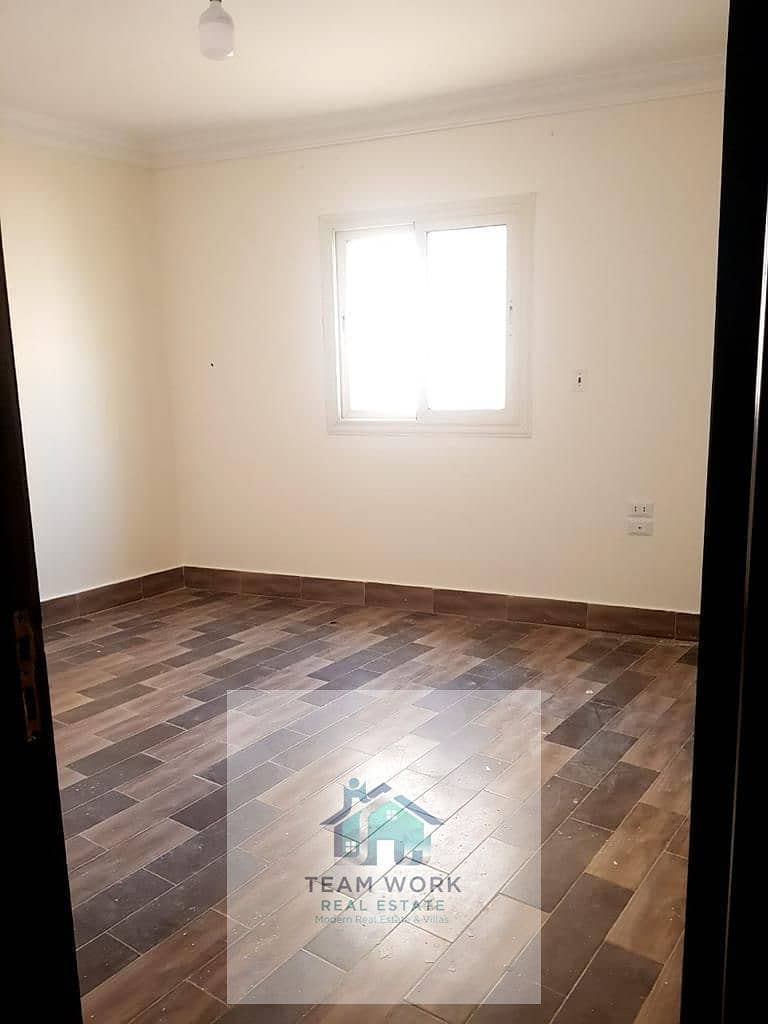 For sale directly from the owner: 150m² net apartment with elevator in the 10th District, Zayed City - Vista 4