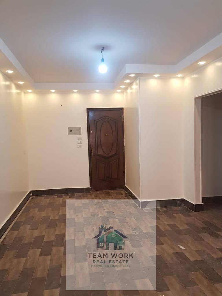 For sale directly from the owner: 150m² net apartment with elevator in the 10th District, Zayed City - Altro