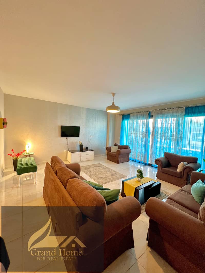 Penthouse for rent in Midtown Compound - Mehr