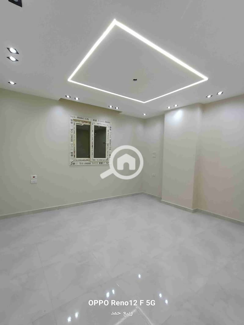Apartment for sale in Hadayek El Ahram, 172 square meters, second floor facade, super lux finishing, first occupancy, new residential building. - Altro