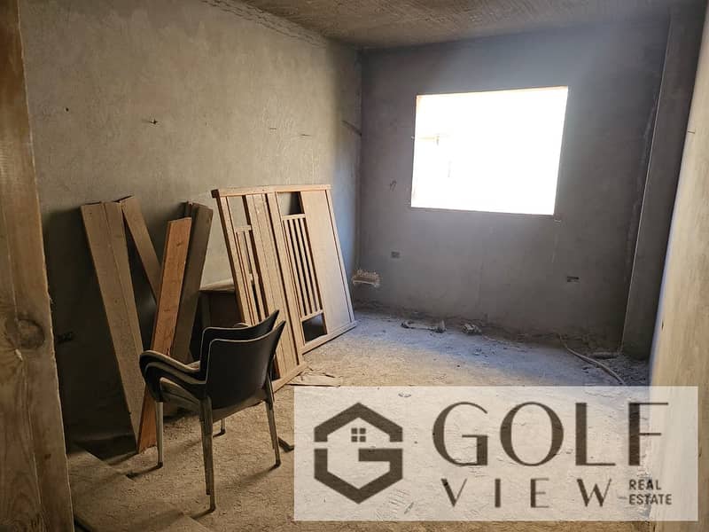 A truly unique opportunity at a bargain price: a 170-square-meter apartment for sale in Al-Firdous Al-Jaysh Compound, located in the Villas District—a - Mehr