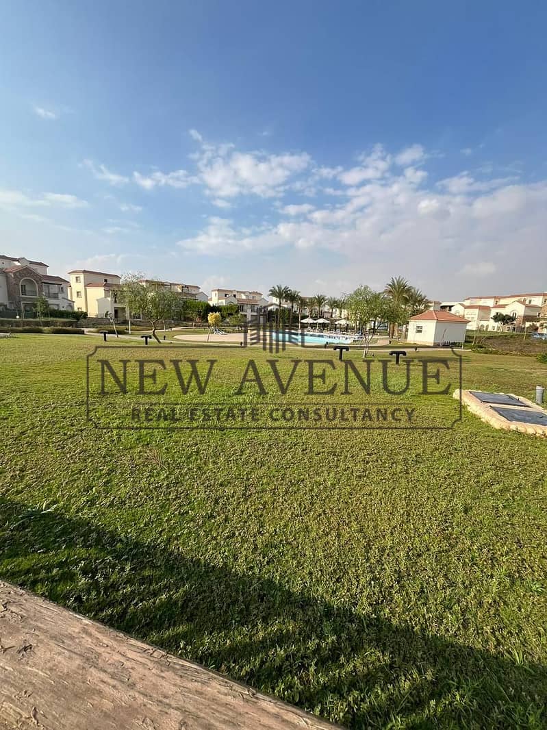 Townhouse Below Market Price with Prime Landscape and Pool View in Divina Gardens compound - Widok 2