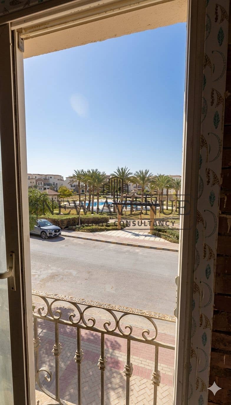 Townhouse Below Market Price with Prime Landscape and Pool View in Divina Gardens compound - Widok 4
