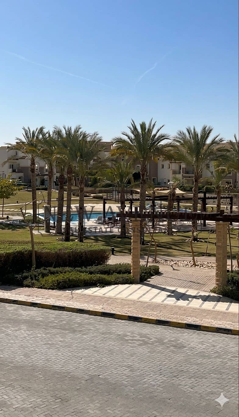 Townhouse Below Market Price with Prime Landscape and Pool View in Divina Gardens compound - Widok 5