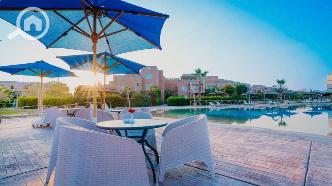 3-room chalet on the ground floor with a garden inside the Marina Wadi Degla hotel, Ain Sokhna - Ansicht 4