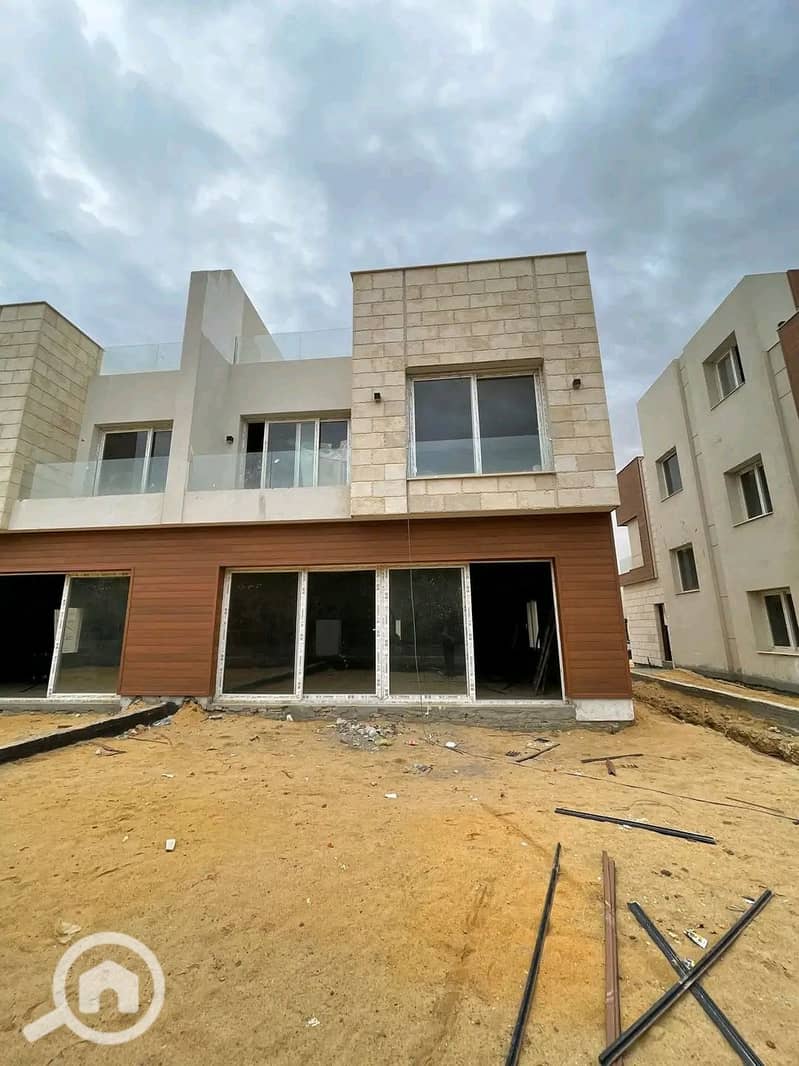 Town house for sale in compound Azaar 2 - Daha fazla