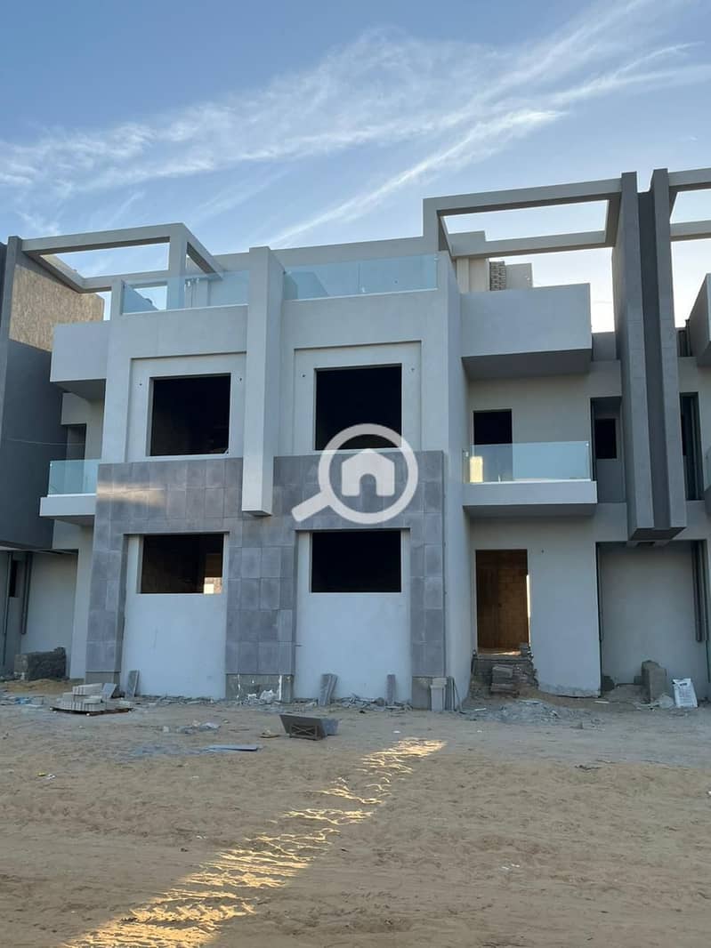 Townhouse villa, 220 sqm, for sale in Levels Dunes Compound on the Dahshur Link Road directly. - Więcej