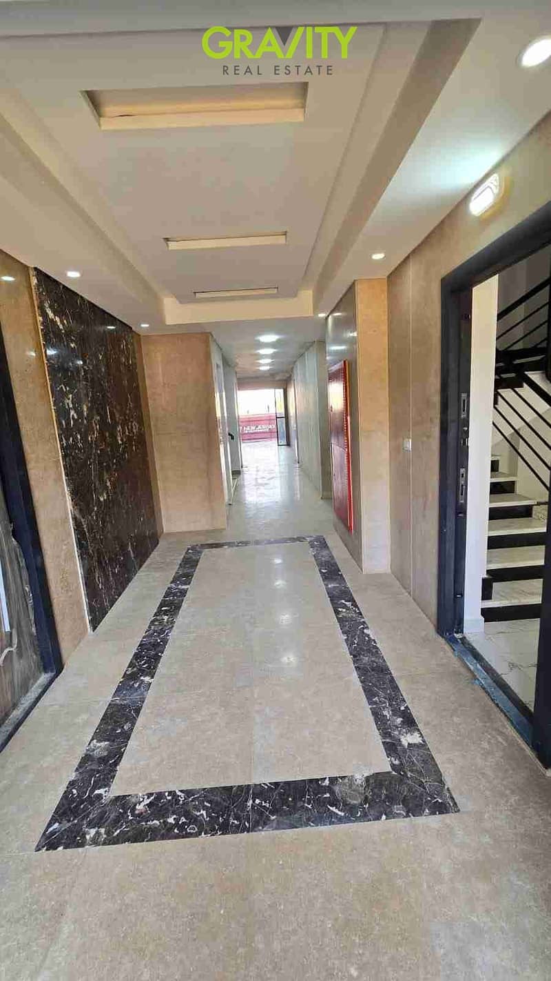 3-bedroom apartment available for immediate delivery, finished in the New Administrative Capital with a landscape view and water feature. Installment offer valid for a week; take it with a cash discount and cash installments over 3 years - Al R7 - New Administrative Capital. – pohled 2