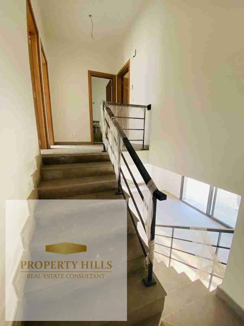 A 460 sqm villa for sale in Stone Park with installment payments over 8 years; a residential compound that has been inhabited for years. - Mehr