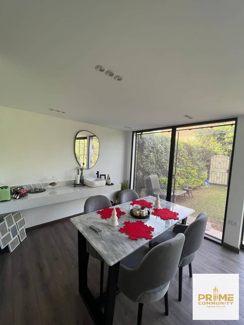 The most amazing townhouse middle with high end finishing ultra super lux for sale in Mena Garden city 6 October - Widok 4
