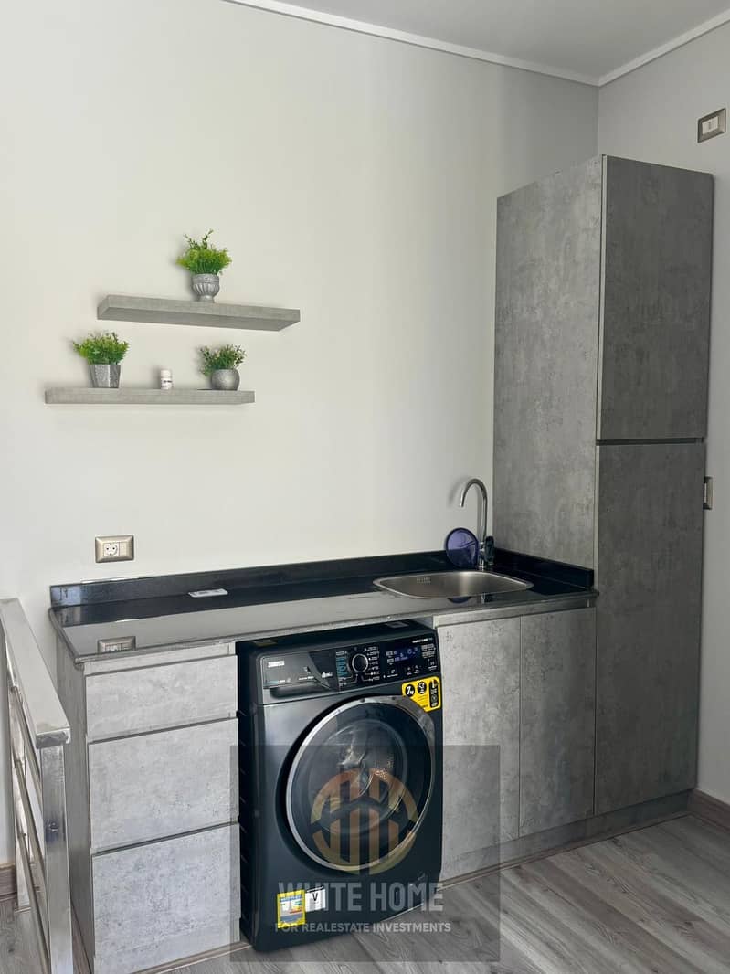 Penthouse fully furnished, for rent in village gate compound . “ palm hills “. new cairo . In front auc . Near to point 90 mall and all facilities . - Mehr