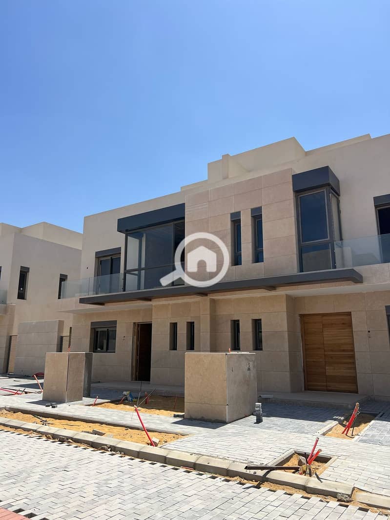 A villa with a private swimming pool ready to move in at Karma Gates in the best location in Sheikh Zayed next to Beverly Hills. - Bild 4