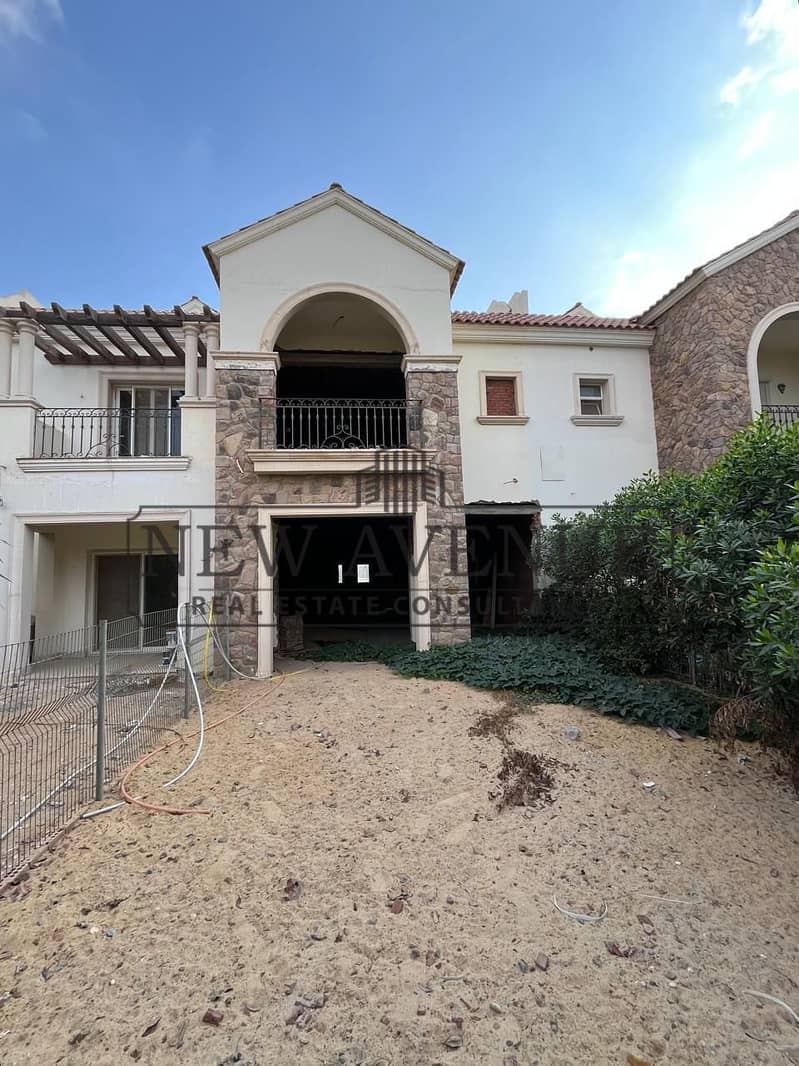 Townhouse with Prime Landscape and Pool View in Divina Gardens with elevator plumbing and electrical - Below Market Price - Widok 2