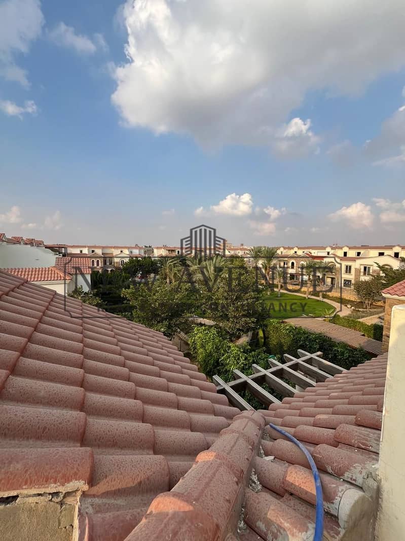 Townhouse with Prime Landscape and Pool View in Divina Gardens with elevator plumbing and electrical - Below Market Price - Widok 3