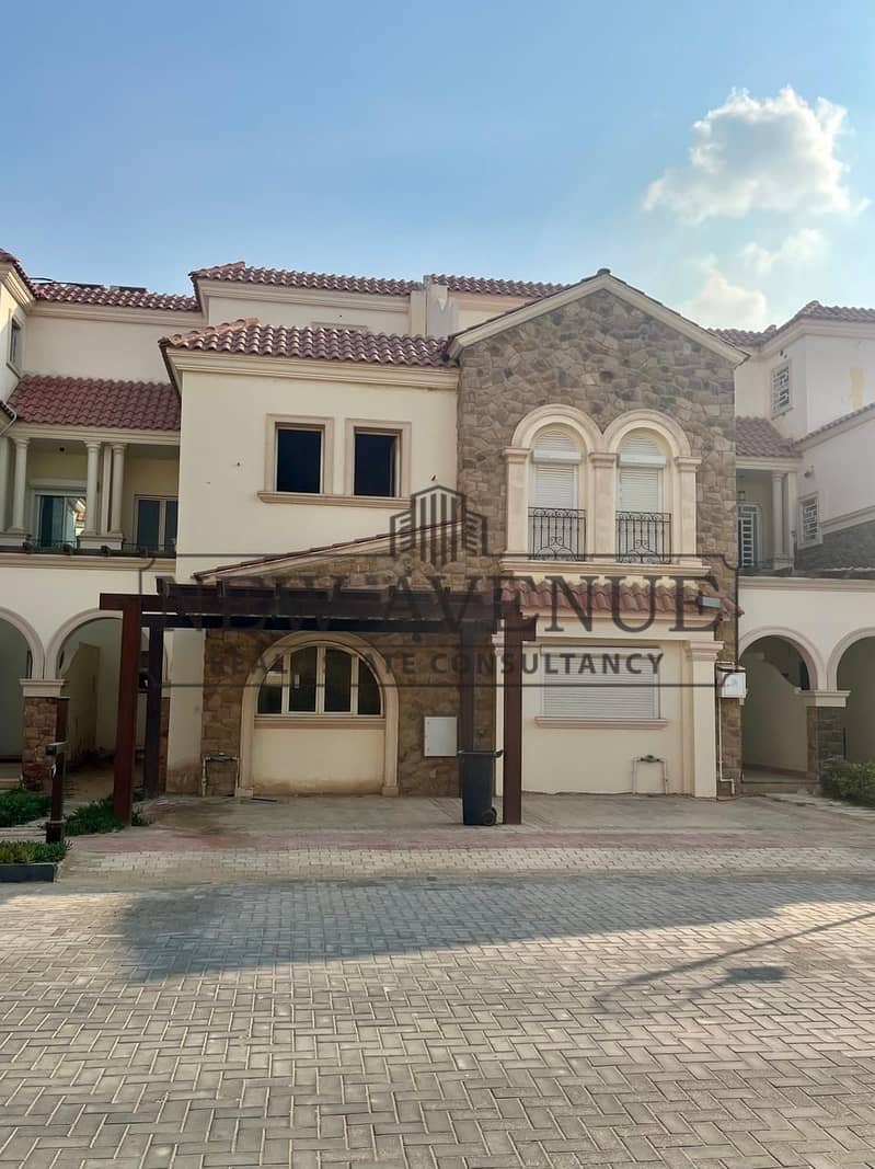 Townhouse with Prime Landscape and Pool View in Divina Gardens with elevator plumbing and electrical - Below Market Price - Widok 4