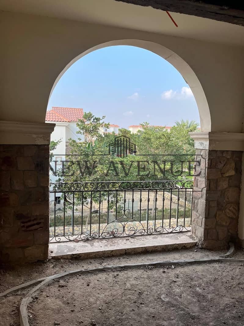 Townhouse with Prime Landscape and Pool View in Divina Gardens with elevator plumbing and electrical - Below Market Price - Widok 5