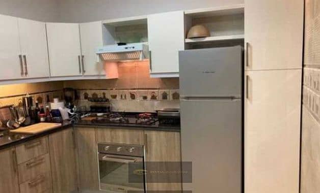 Villa for rent in the heart of Zayed, Greens Compound, refurbished with air conditioning and a kitchen, featuring a special view. - Widok 3