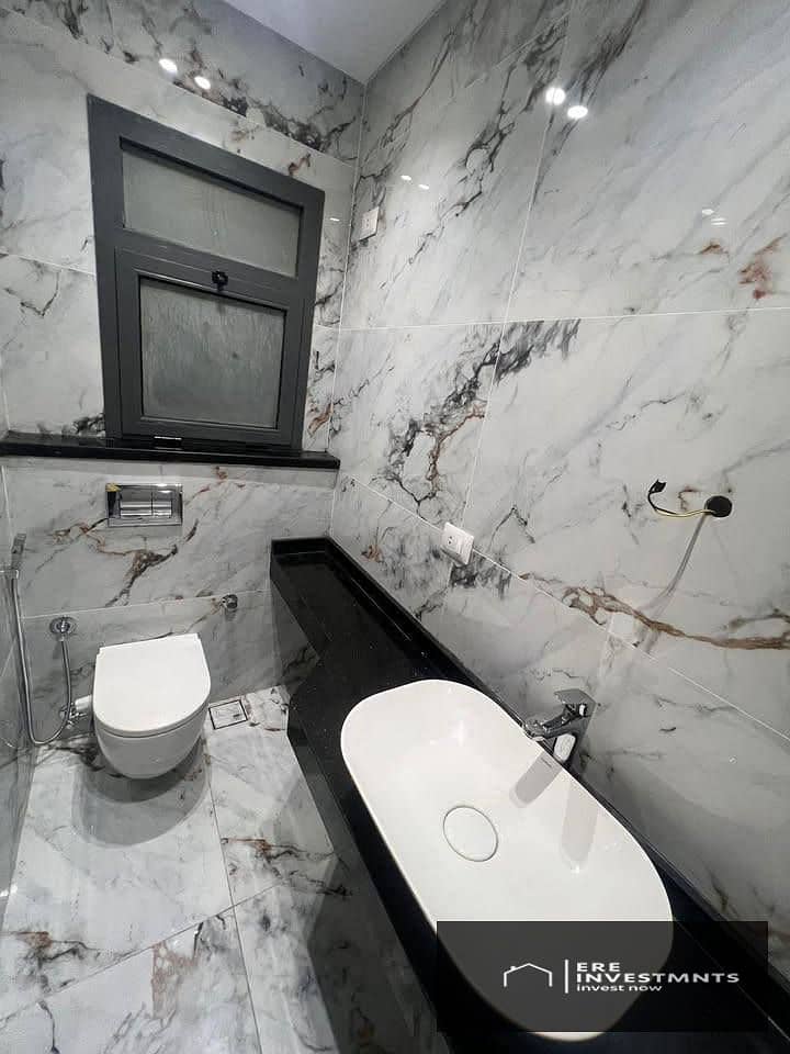Fully finished with AC`s, Ready to move Duplex with Garden for sale in Zed East Compound New Cairo – další