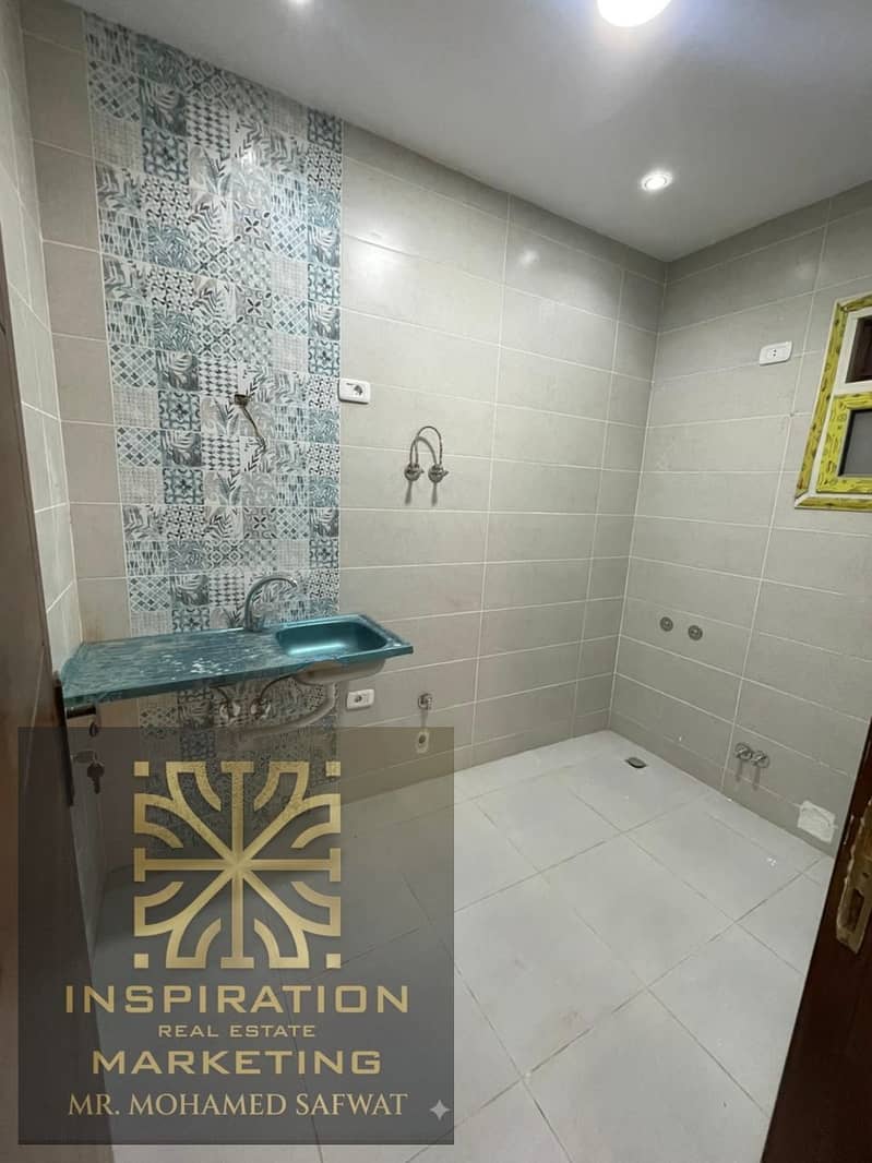 Prime 200m Apartment for Rent in South Lotus | Super Lux | Front View - Więcej