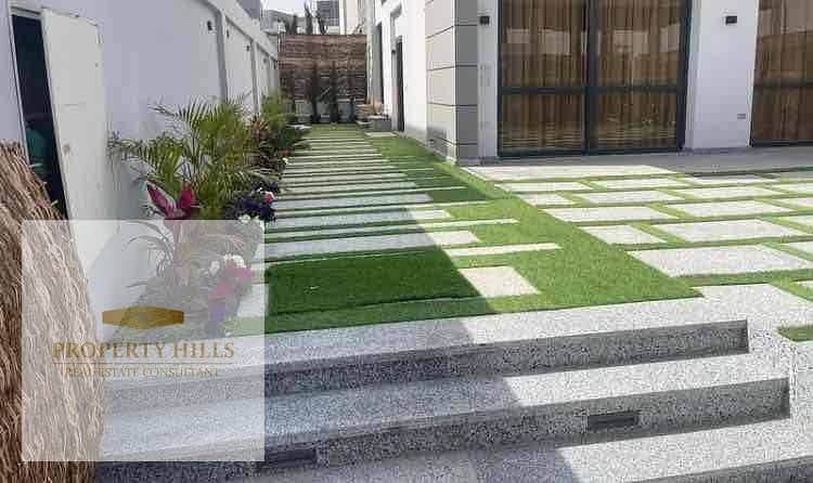 With the old price, the last villa is available for immediate delivery in installments in the Sakan Wa Aisha compound, which has all the services. Villas only with landscape views in Al-Shorouk next to the British University and Carrefour. - Więcej